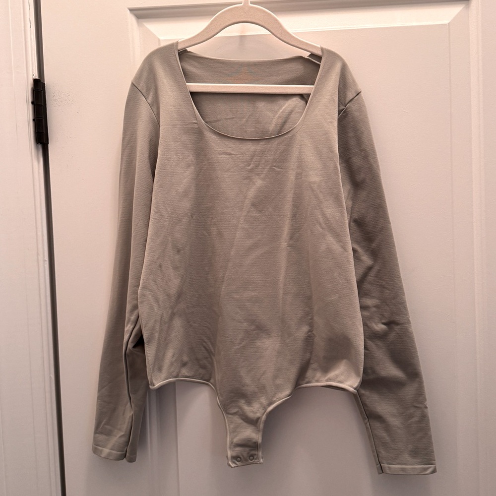 SKIMS Limited Edition Essential LongSleeve Scoop Neck Bodysuit